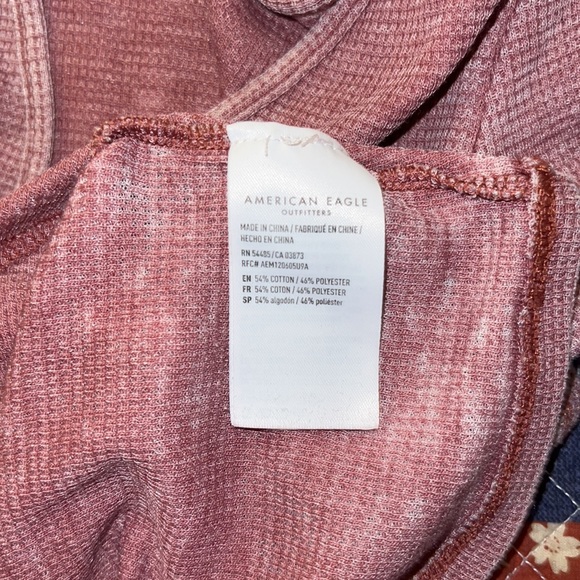 American Eagle Cropped V-Neck Top - Picture 4 of 5